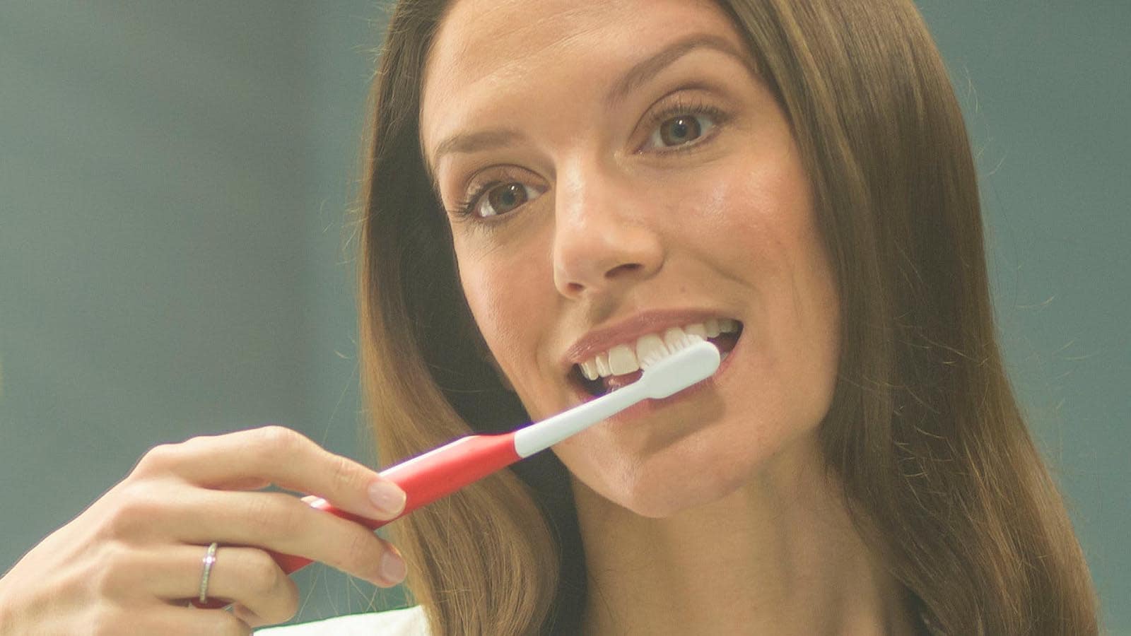 Elektrikli Diş Fırçası Mı Yoksa Manuel Diş Fırçası Mı Tercih Edilmeli?